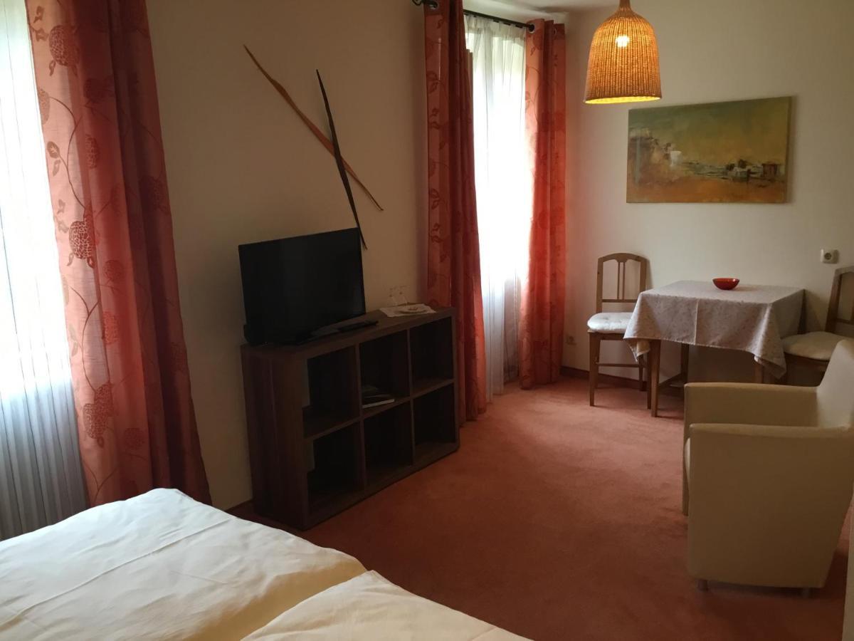 Pension Altes Rathaus Дюрнштайн Экстерьер фото